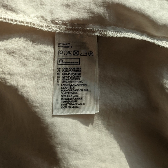 H&m Blouse. Off white essential silky hi-lo hem, cap sleeve. - Picture 5 of 7